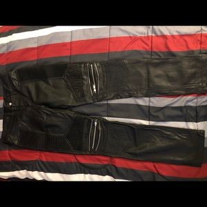 BLACK LEATHER PANTS WITH ZIPS